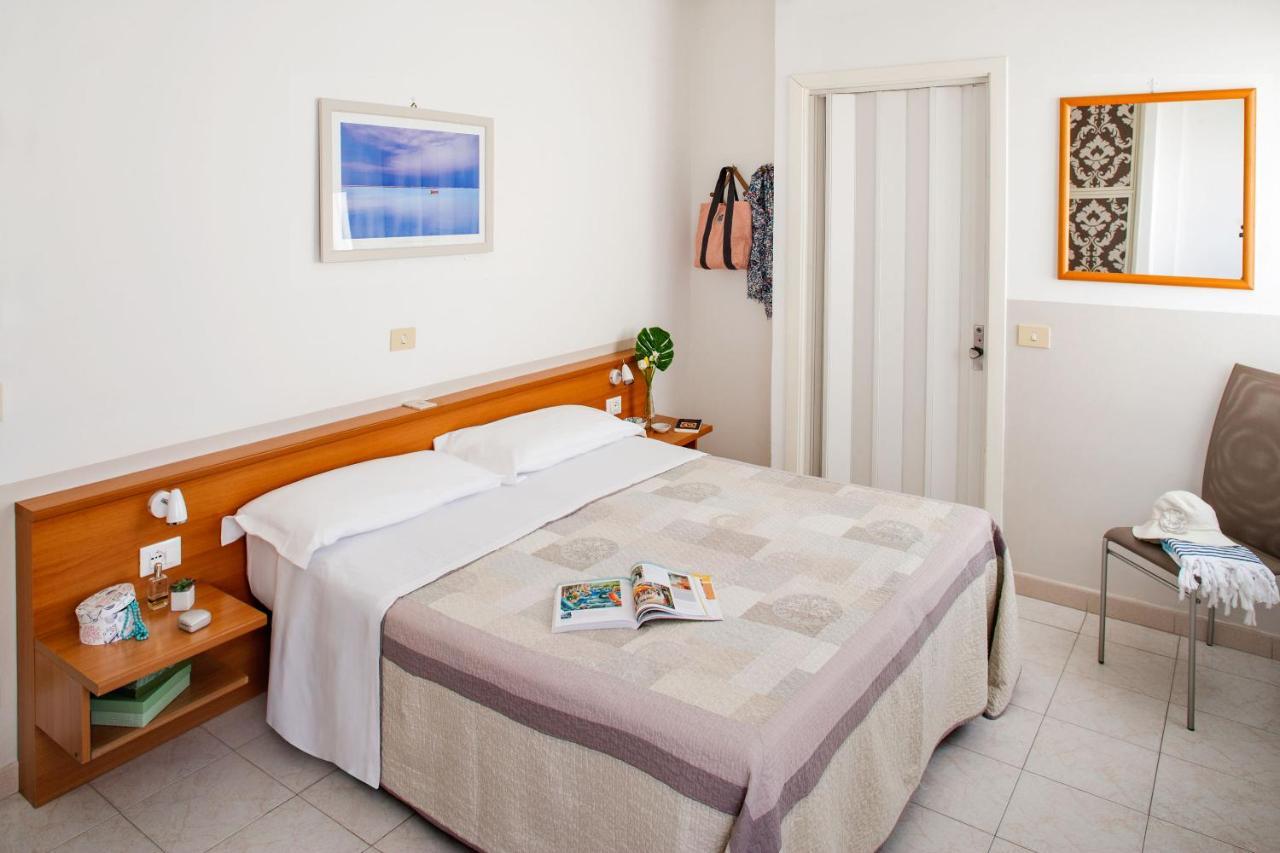 דיאנו מרינה Hotel Virginia מראה חיצוני תמונה
