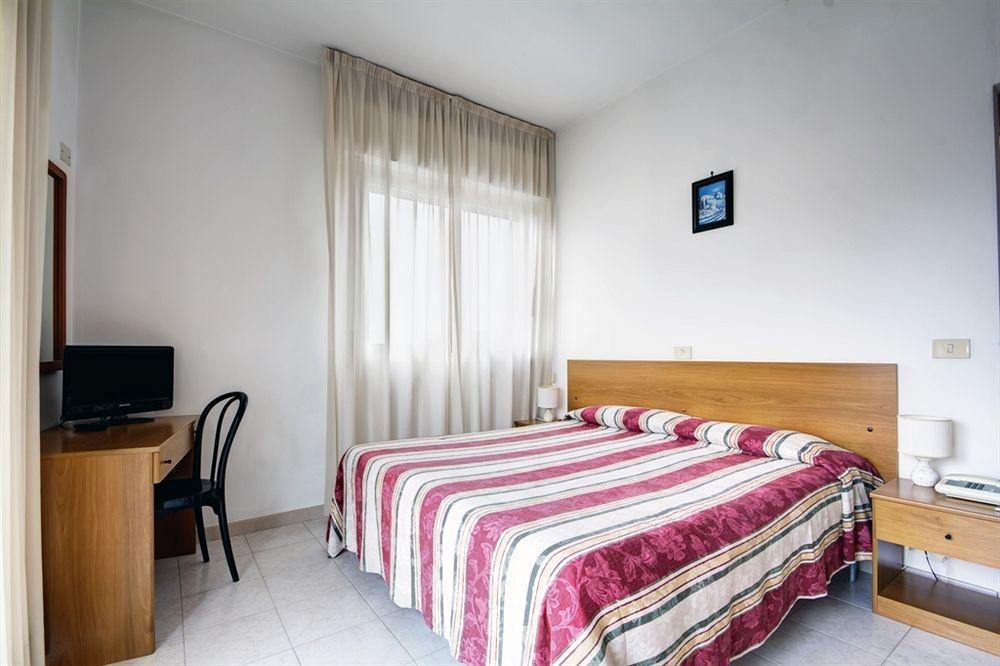 דיאנו מרינה Hotel Virginia מראה חיצוני תמונה