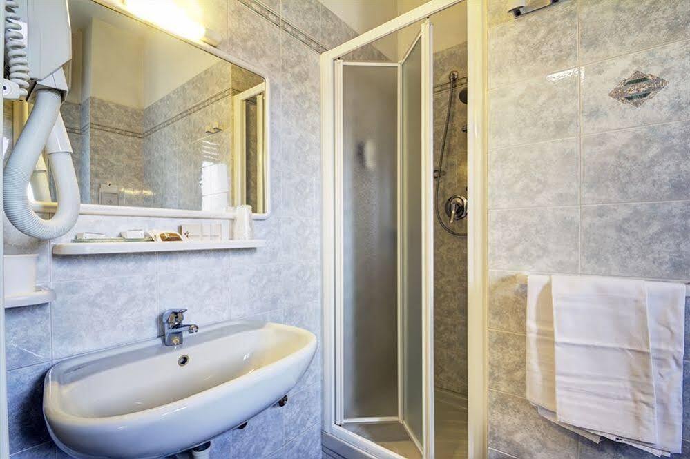 דיאנו מרינה Hotel Virginia מראה חיצוני תמונה