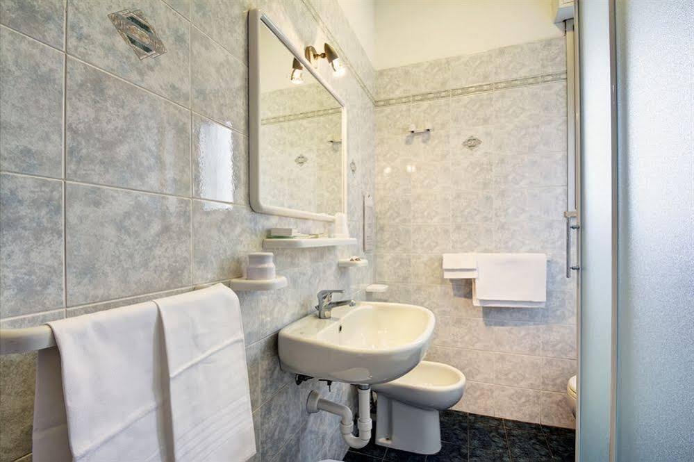 דיאנו מרינה Hotel Virginia מראה חיצוני תמונה