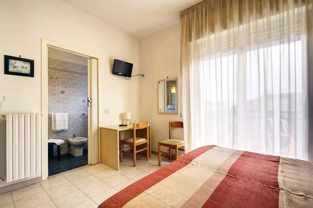 דיאנו מרינה Hotel Virginia מראה חיצוני תמונה